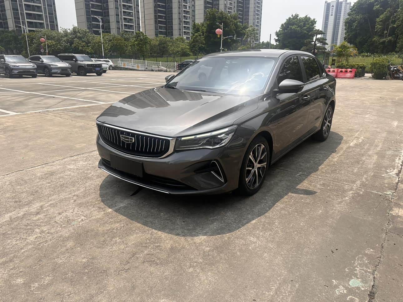 Geely Emgrand 1.5 л 2023 г. шампань/коричневый, пробег 43000 км