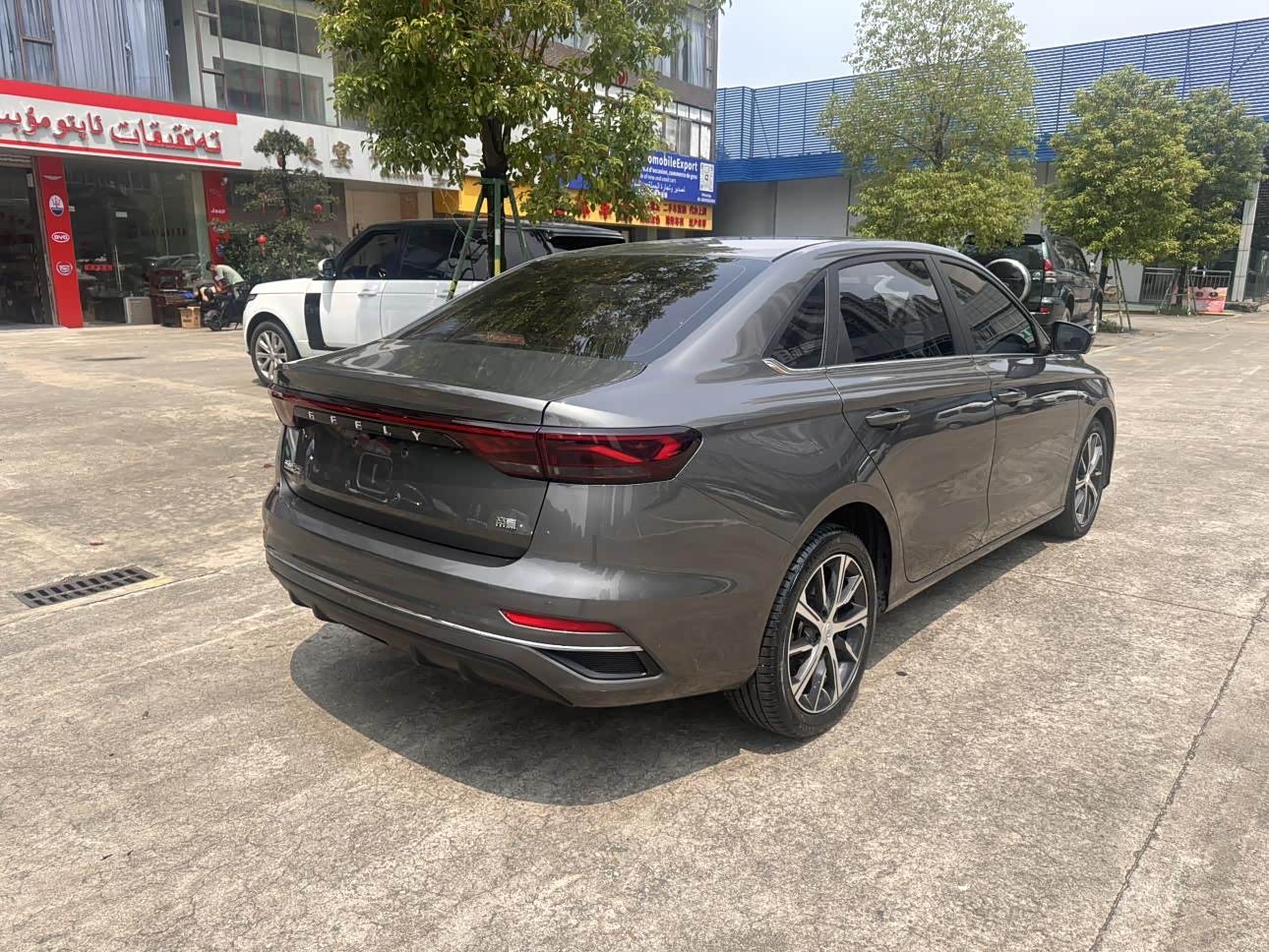 Geely Emgrand 1.5 л 2023 г. шампань/коричневый, пробег 43000 км