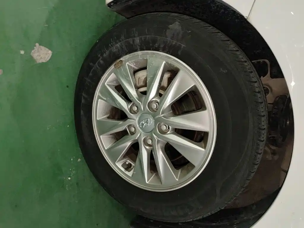 Hyundai Elantra — миниатюра 23