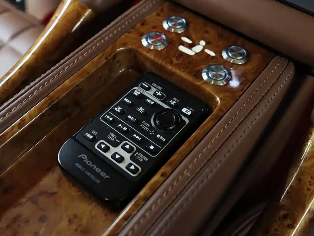Land Rover Range Rover — миниатюра 17