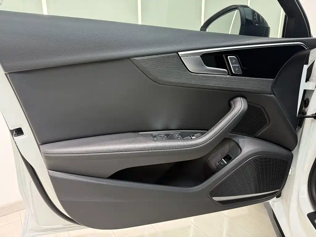 Audi A4L — миниатюра 14