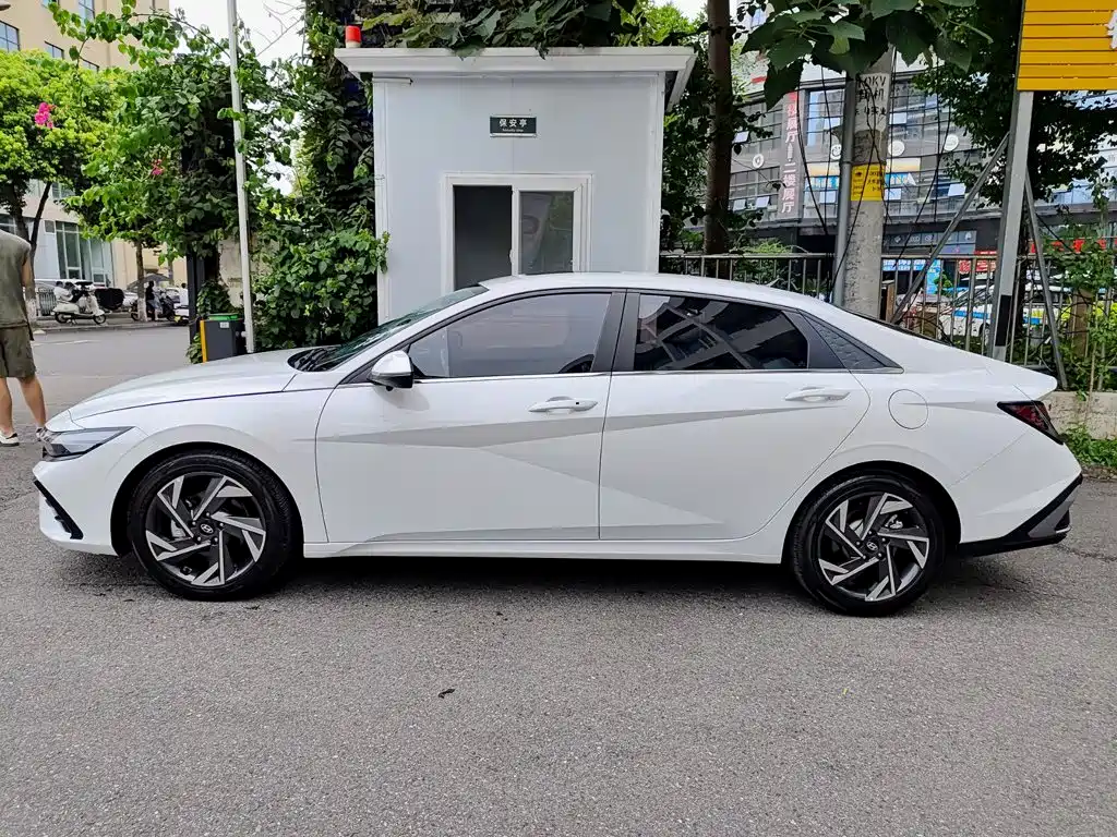 Hyundai Elantra — миниатюра 3