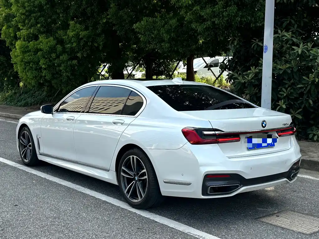 BMW 7 Series — миниатюра 4
