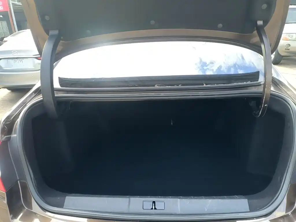 Peugeot 408 — миниатюра 19