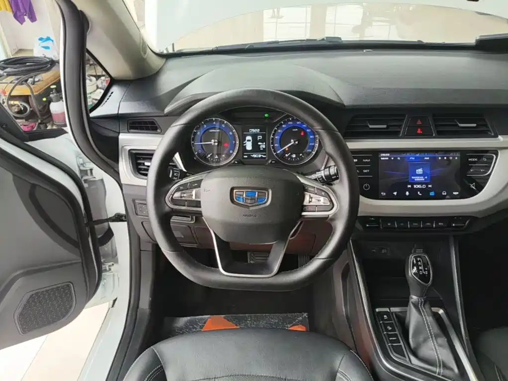 Geely Vision X3 — миниатюра 11