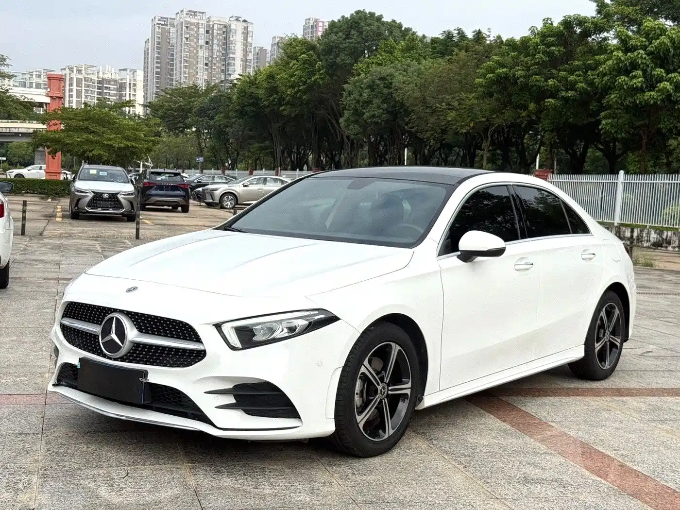 奔驰A级 2022款 改款 A 200 L 运动轿车时尚型 2022