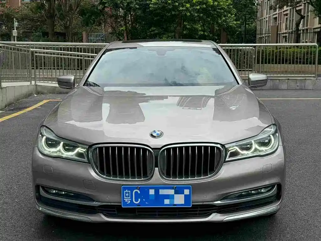 BMW 7 Series — миниатюра 3