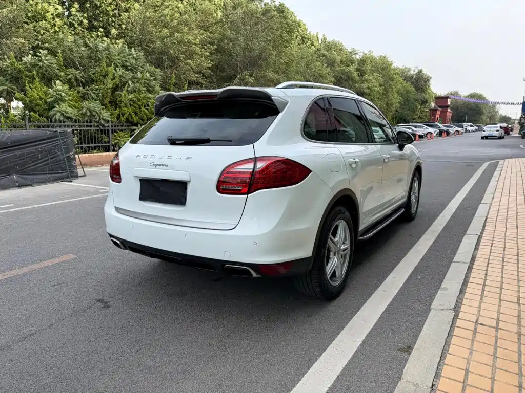 Porsche Cayenne — миниатюра 15