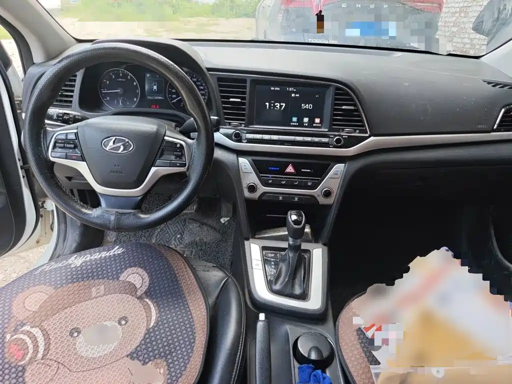 Hyundai Elantra — миниатюра 10