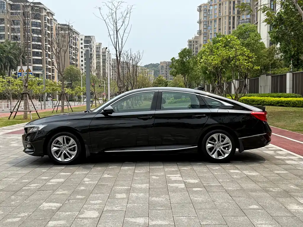 Honda Accord — миниатюра 7