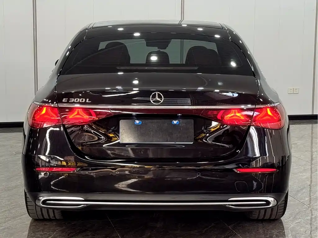 Mercedes-Benz E-Class — миниатюра 6