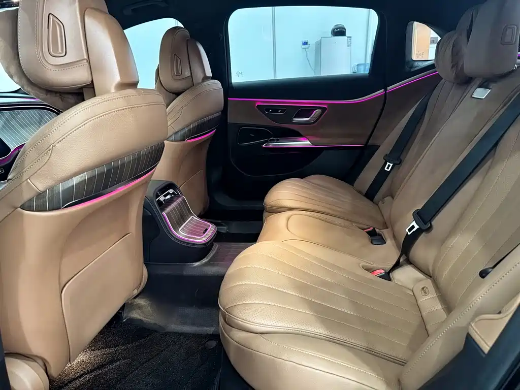 Mercedes-Benz E-Class — миниатюра 9