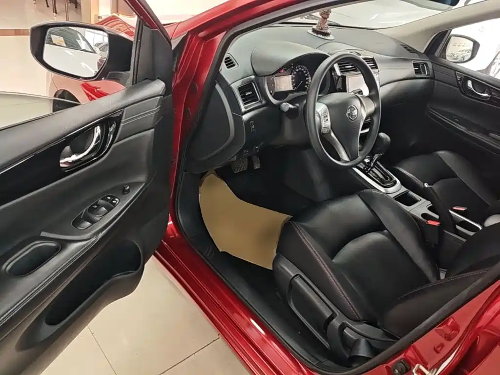 Nissan Tiida — миниатюра 16