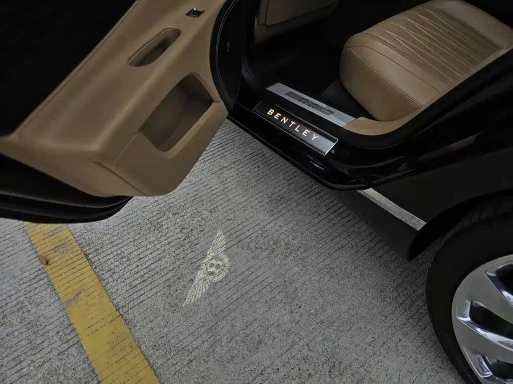 Bentley Flying Spur — миниатюра 10