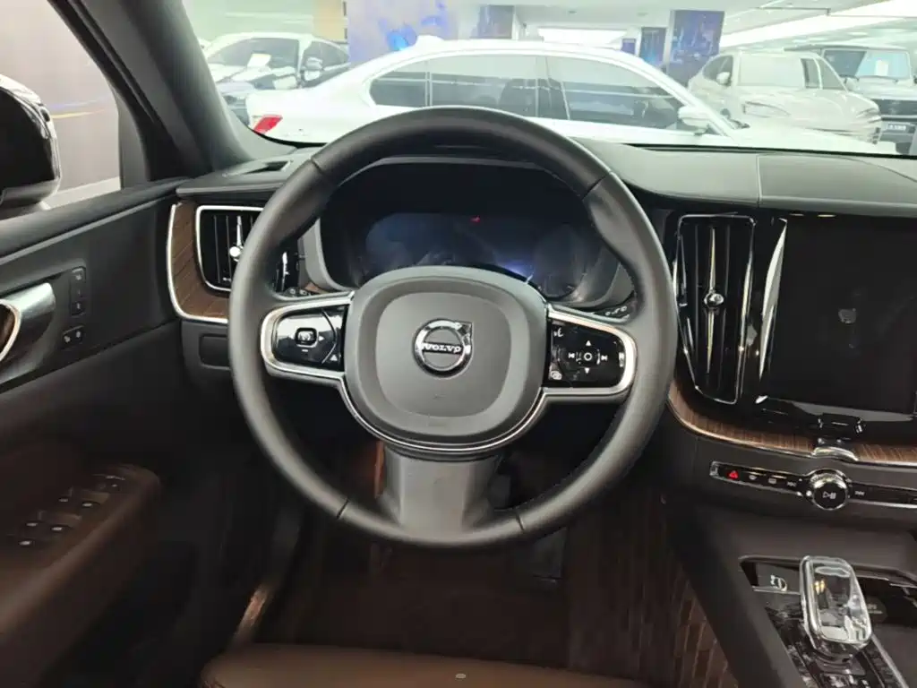 Volvo XC60 — миниатюра 11