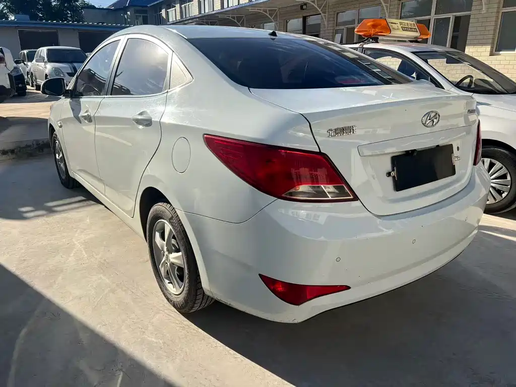 Hyundai Verna — миниатюра 9