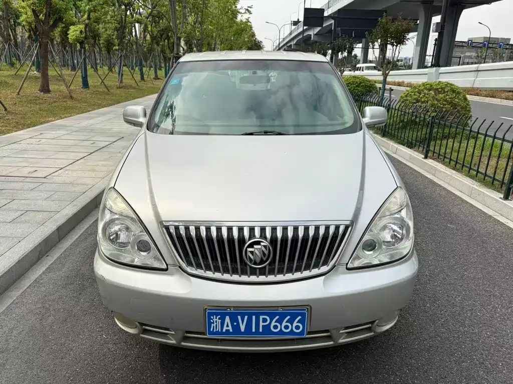 Buick GL8 — миниатюра 2