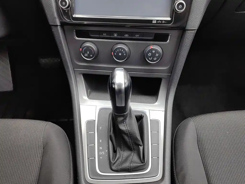 Volkswagen Golf — миниатюра 13