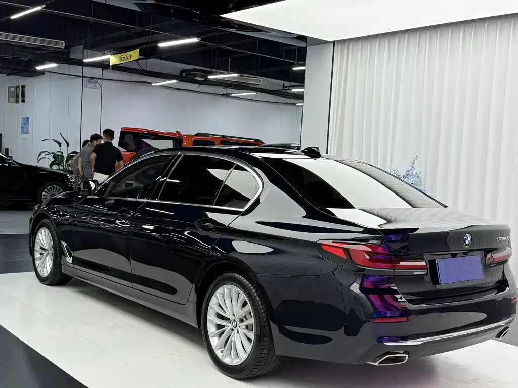 BMW 5 Series — миниатюра 9