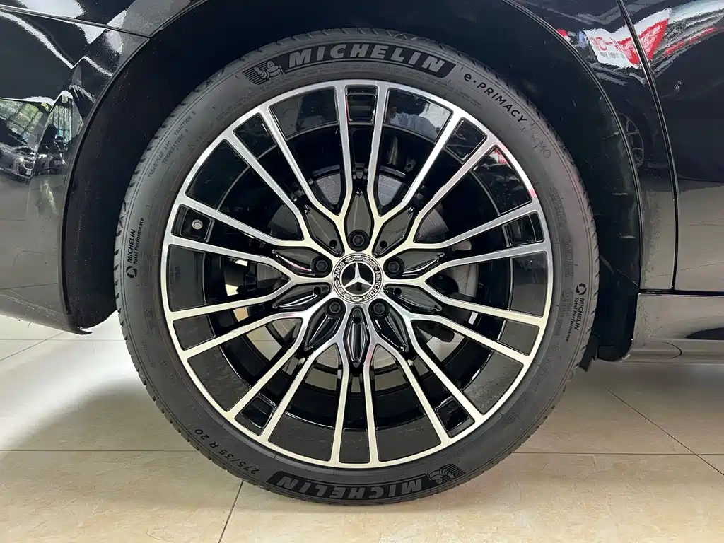 Mercedes-Benz E-Class — миниатюра 27