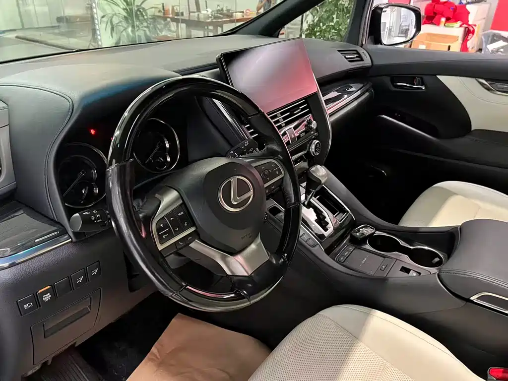 Lexus LM — миниатюра 9