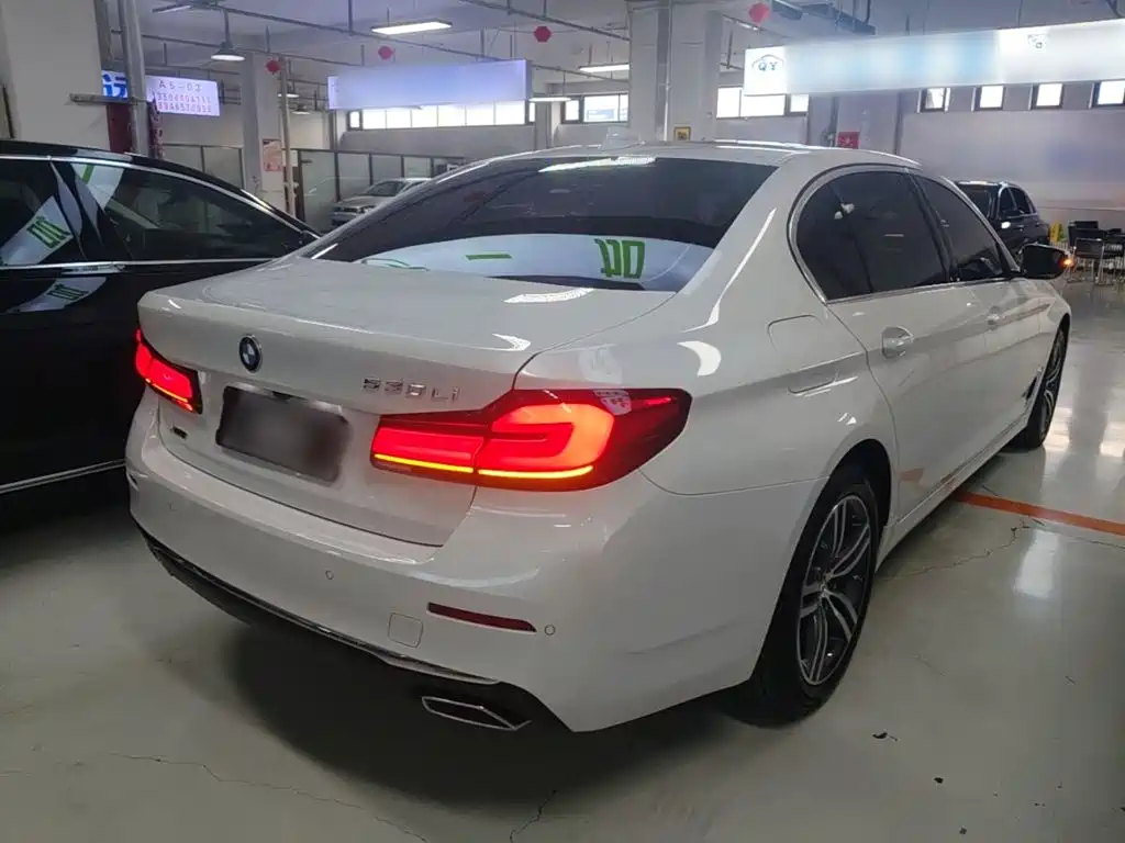 BMW 5 Series — миниатюра 7