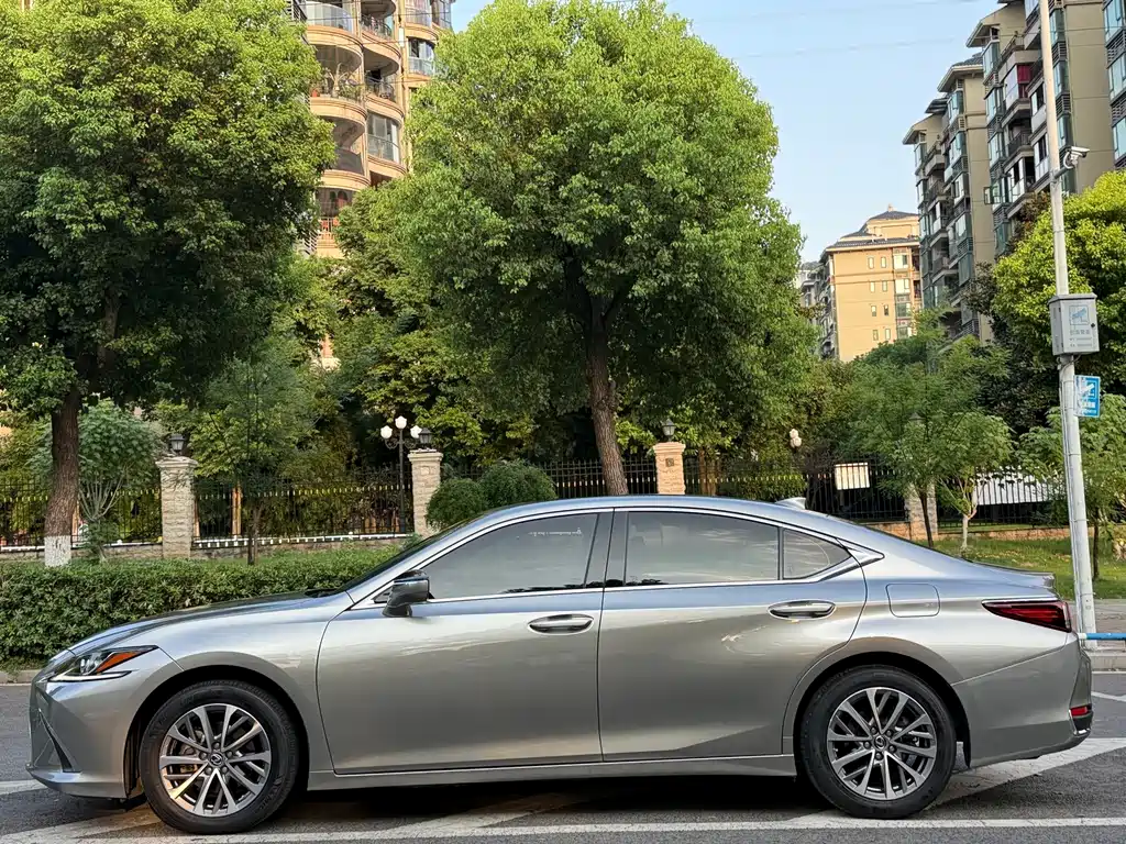 Lexus ES — миниатюра 16