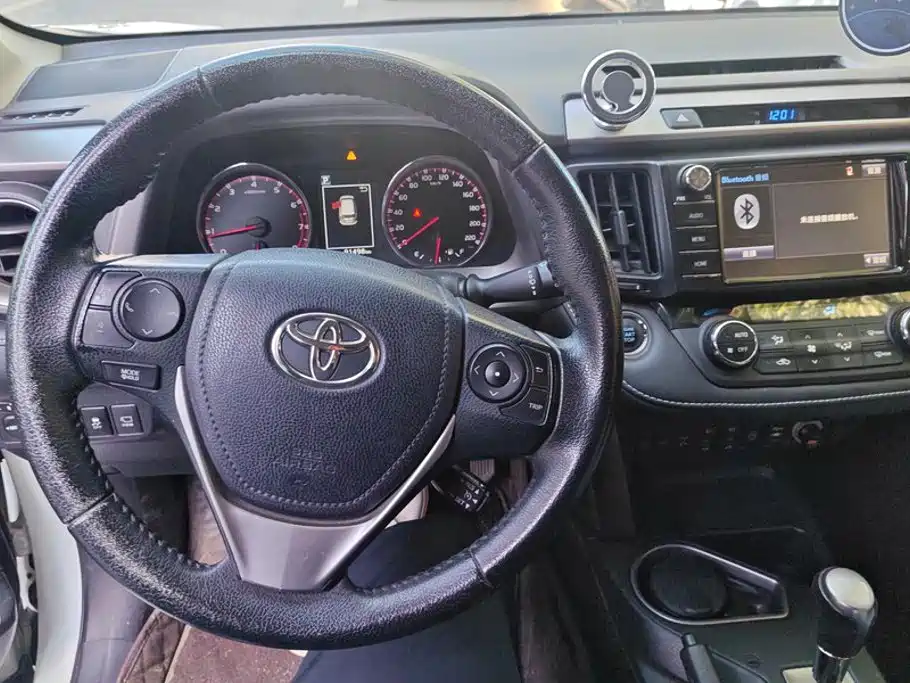 Toyota RAV4 — миниатюра 12