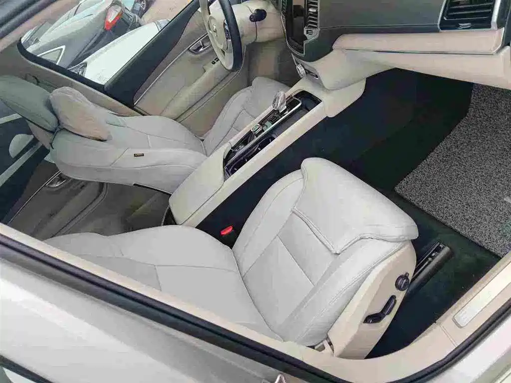 Volvo XC90 — миниатюра 4