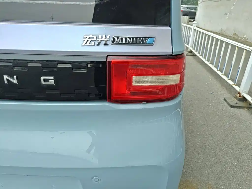 Wuling MINIEV — миниатюра 8