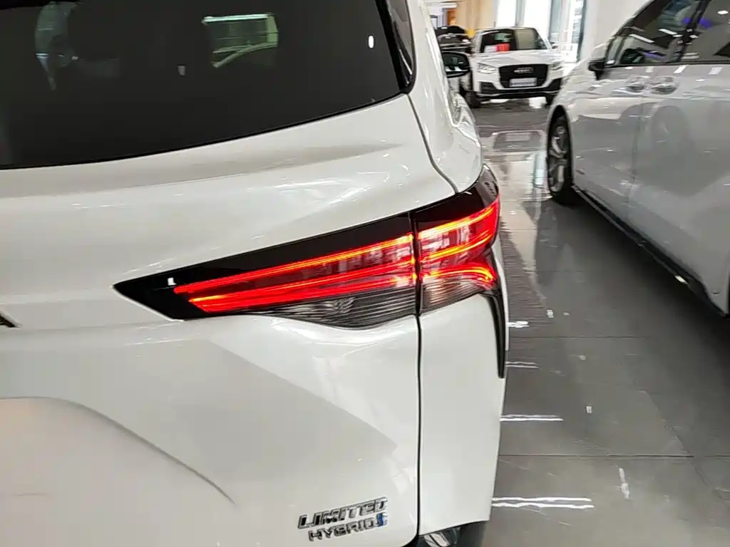 Toyota Sienna — миниатюра 8