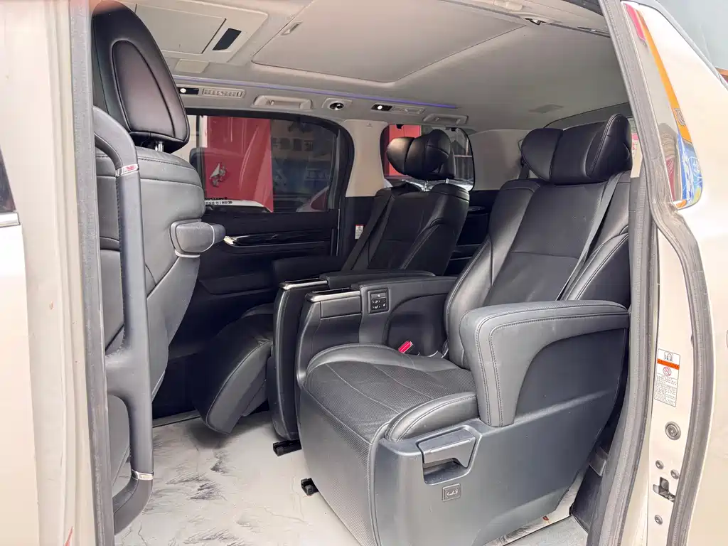 Toyota Vellfire — миниатюра 3