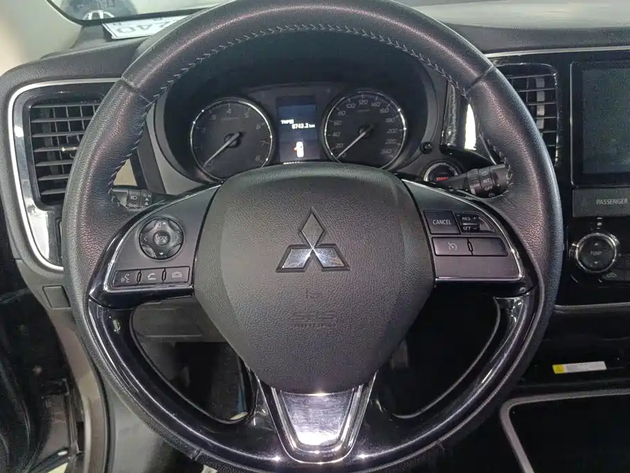 Mitsubishi Outlander — миниатюра 15