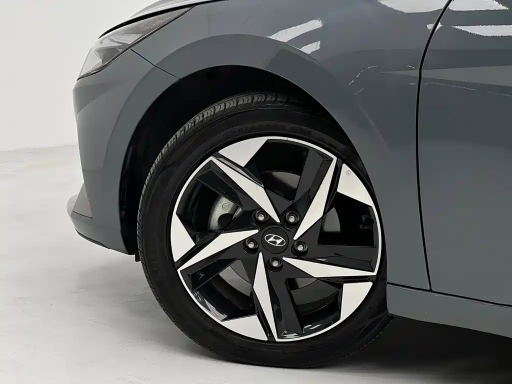 Hyundai Elantra — миниатюра 16