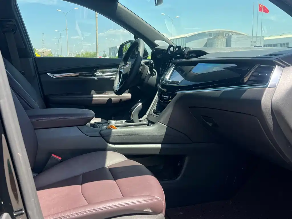 Cadillac XT6 — миниатюра 11