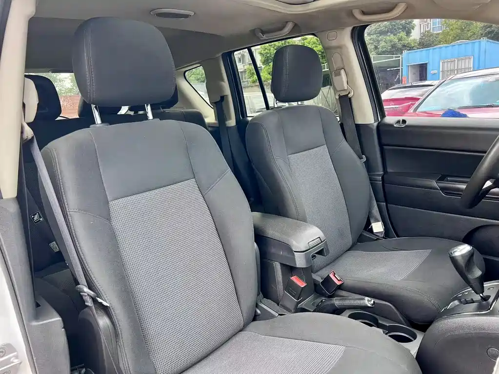 Jeep Compass (Import) — миниатюра 16