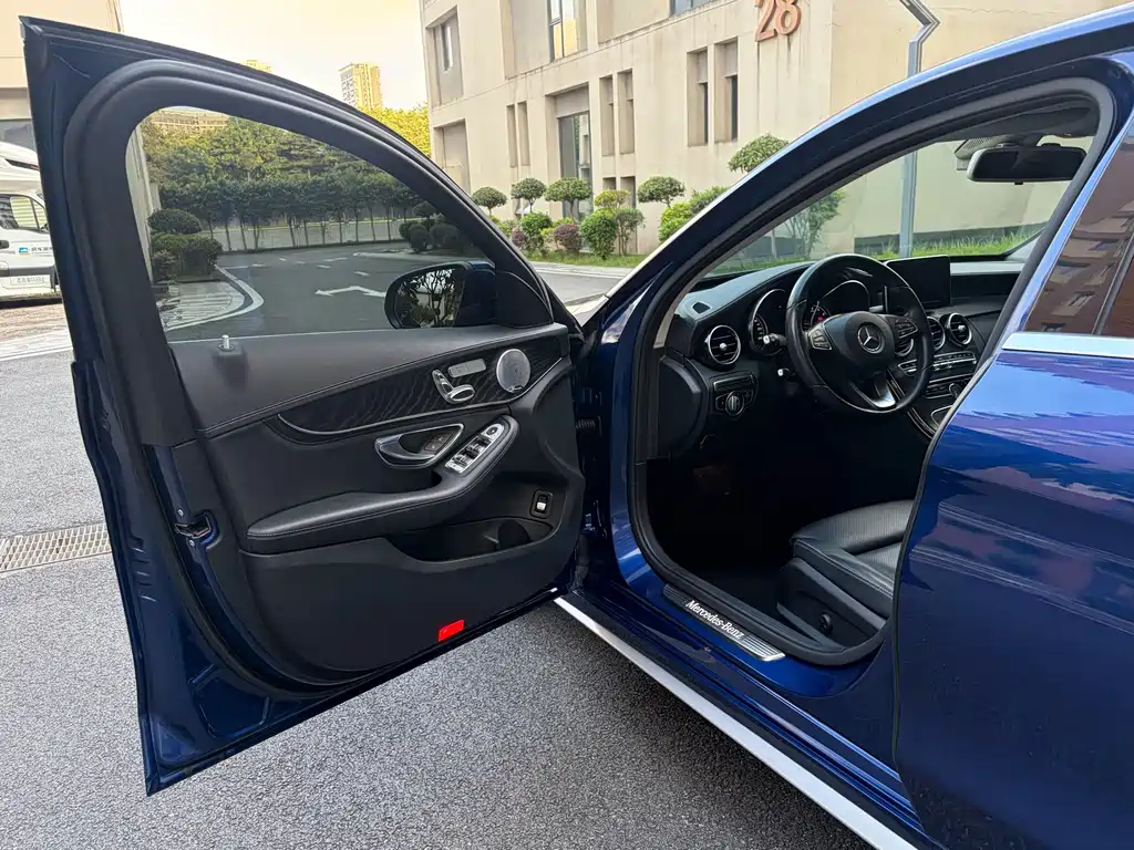Mercedes-Benz C-Class — миниатюра 11