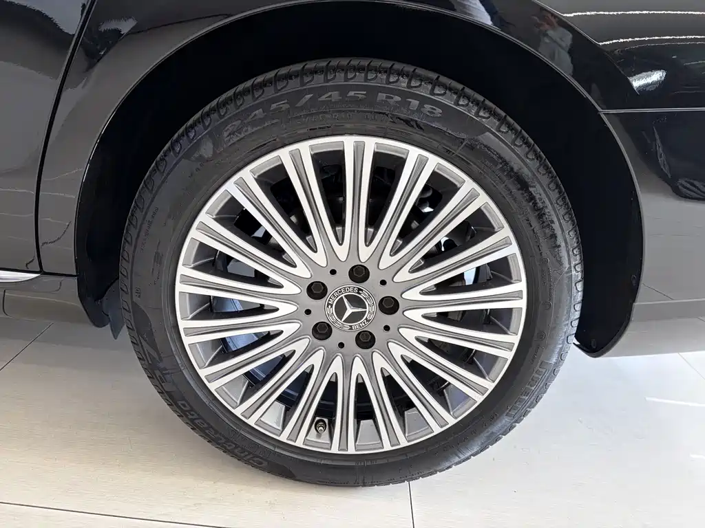 Mercedes-Benz E-Class — миниатюра 17