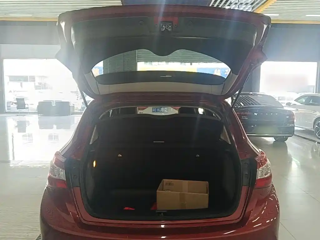 Nissan Tiida — миниатюра 19