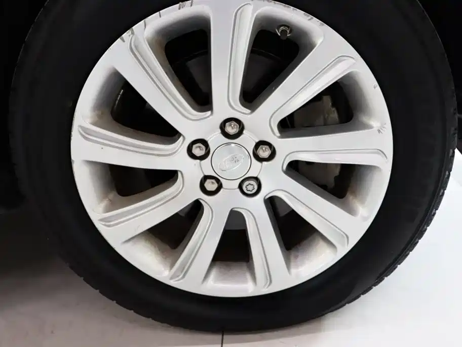 Land Rover Discovery Sport — миниатюра 27