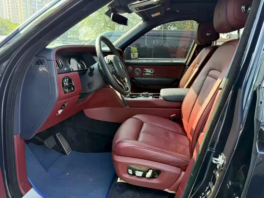 Rolls-Royce Cullinan 2018 мест