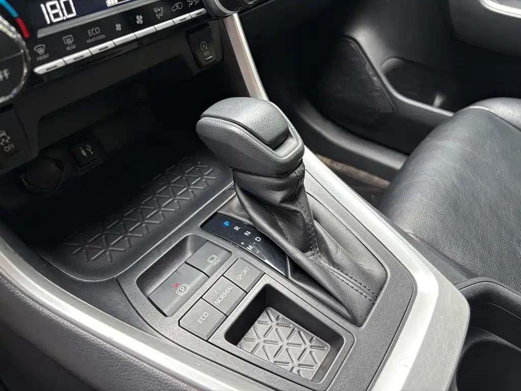 Toyota RAV4 — миниатюра 13