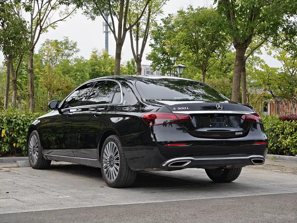 Mercedes-Benz E-Class — миниатюра 14