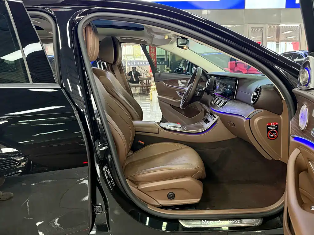 Mercedes-Benz E-Class — миниатюра 11