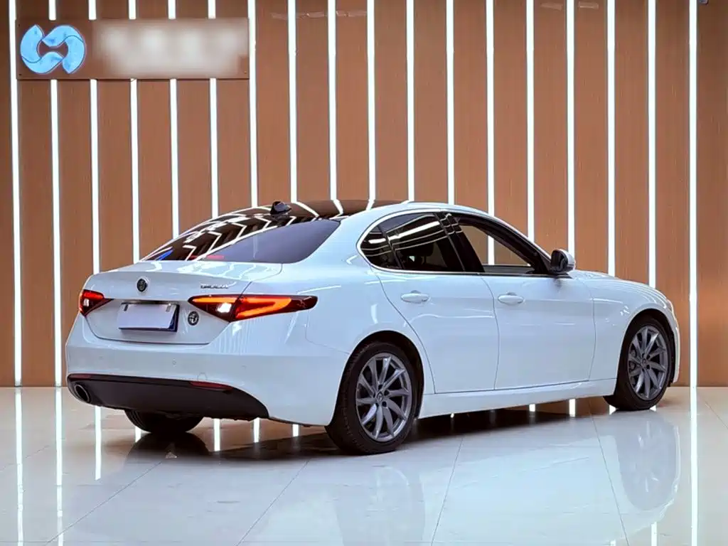 Alfa Romeo Giulia — миниатюра 12