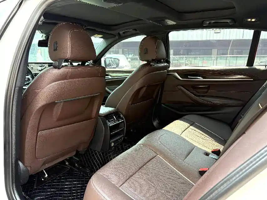 BMW 5 Series — миниатюра 4