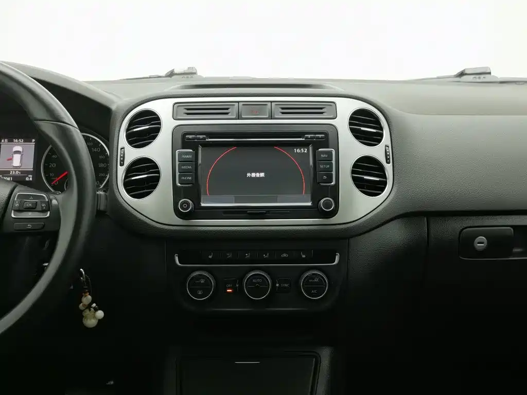 Volkswagen Tiguan — миниатюра 12