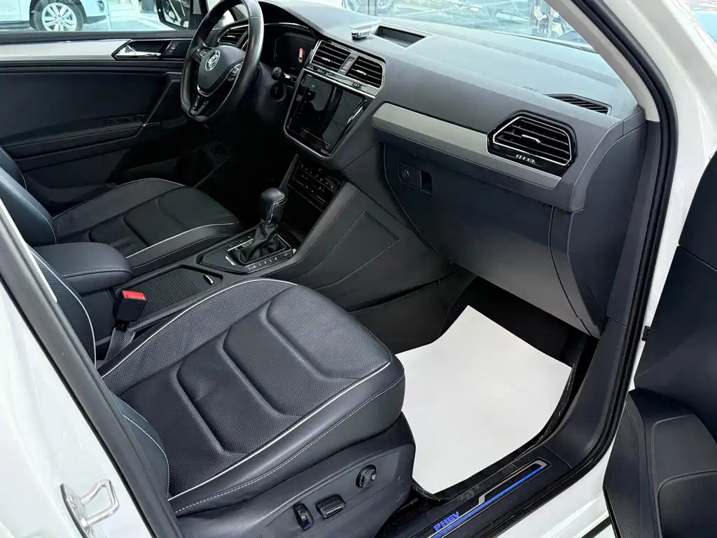 Volkswagen Tiguan L PHEV — миниатюра 10