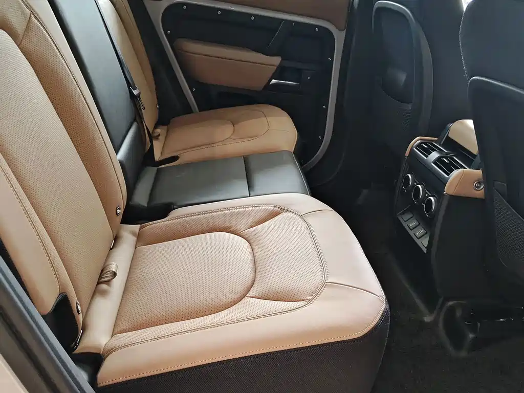 Land Rover Defender — миниатюра 7