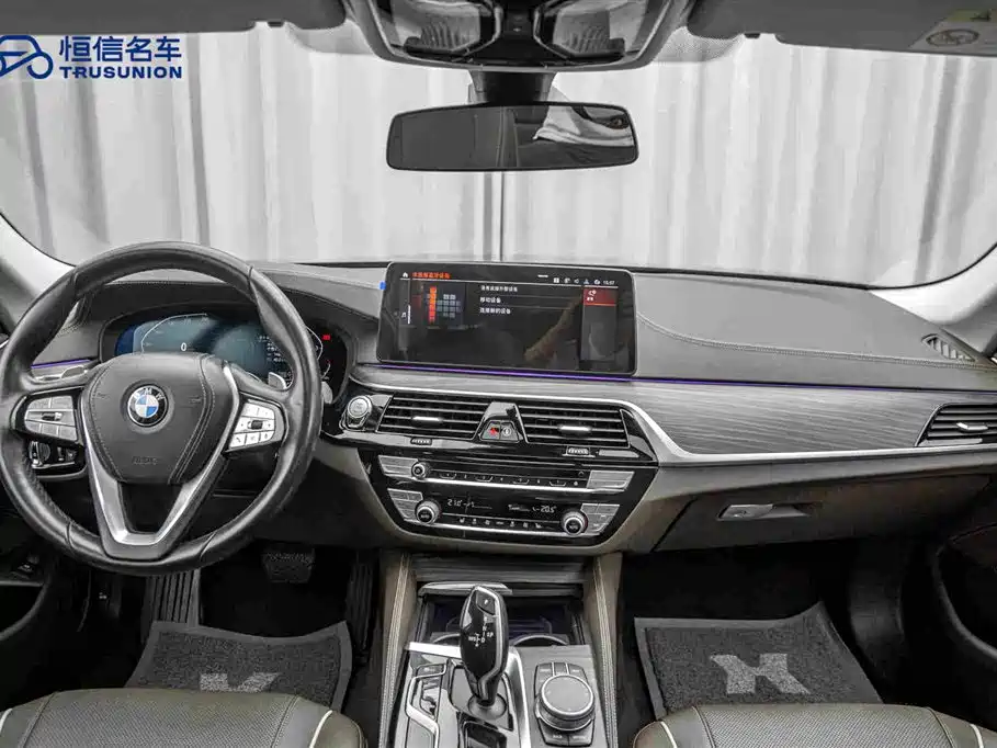 BMW 5 Series — миниатюра 13